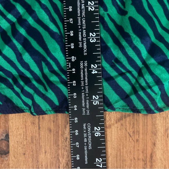 Boden Lily 3/4 sleeve mock neck blouse Green Navy tiger animal stripes Sz 16R - Picture 7 of 10